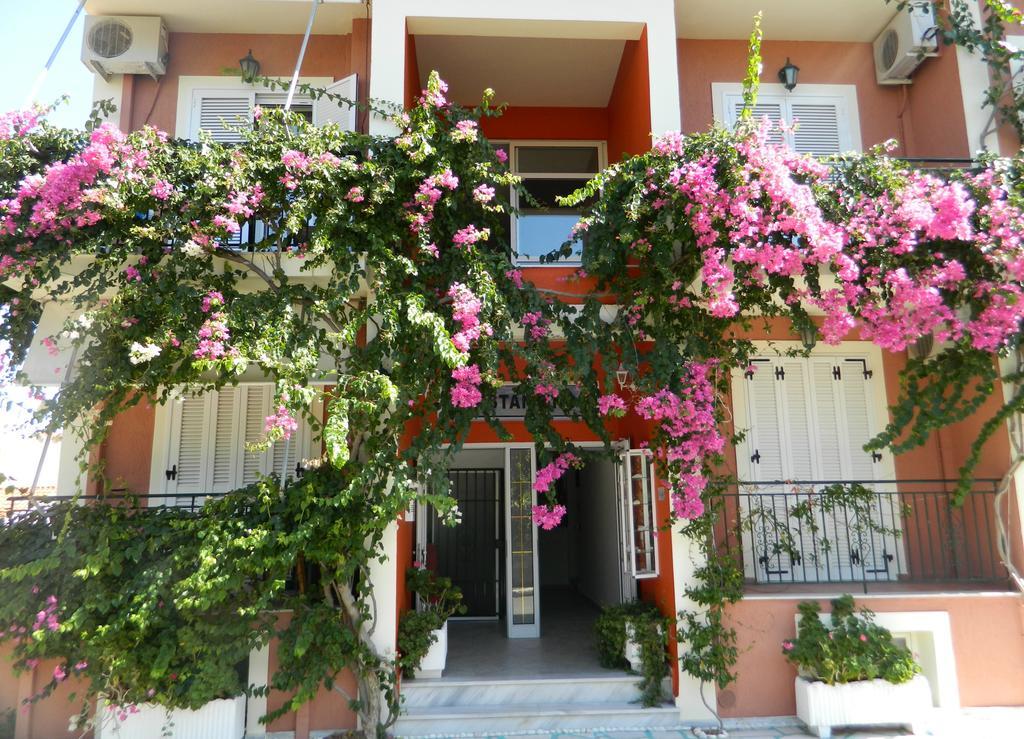 Konstantinos Apartments Agia Efimia Extérieur photo
