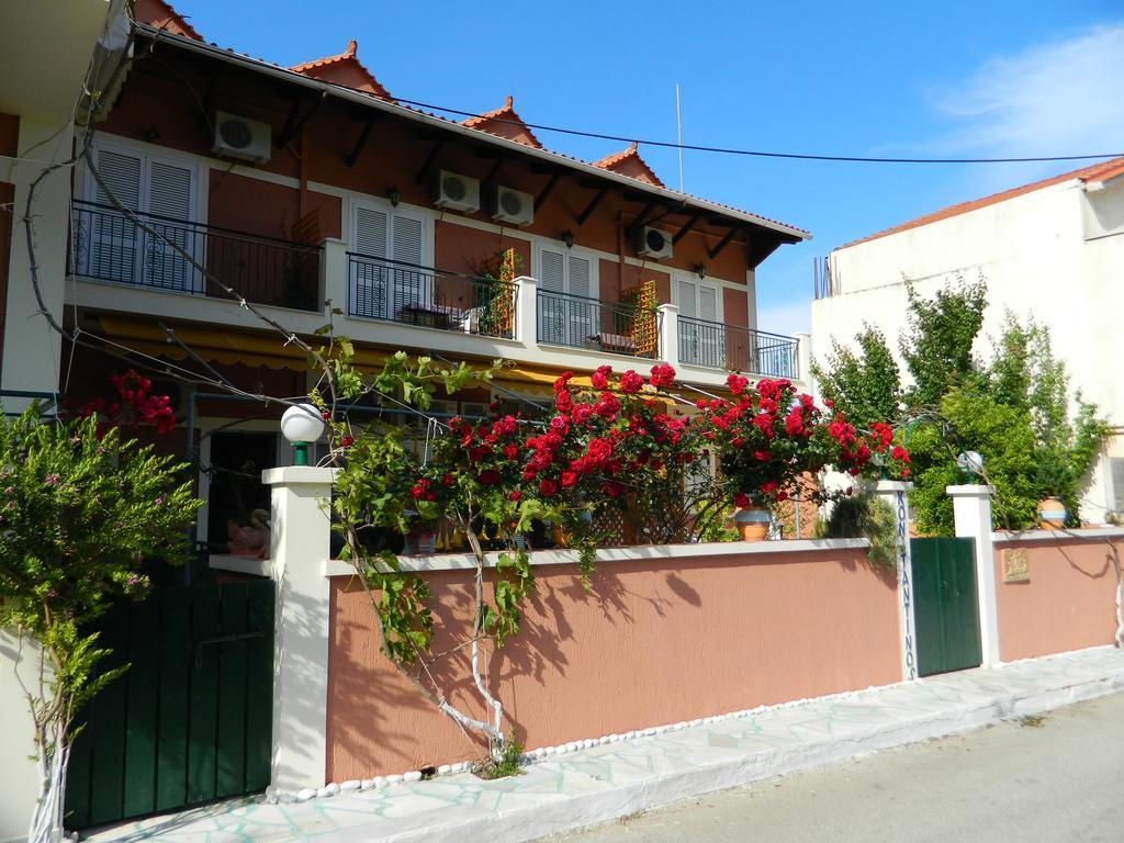 Konstantinos Apartments Agia Efimia Extérieur photo