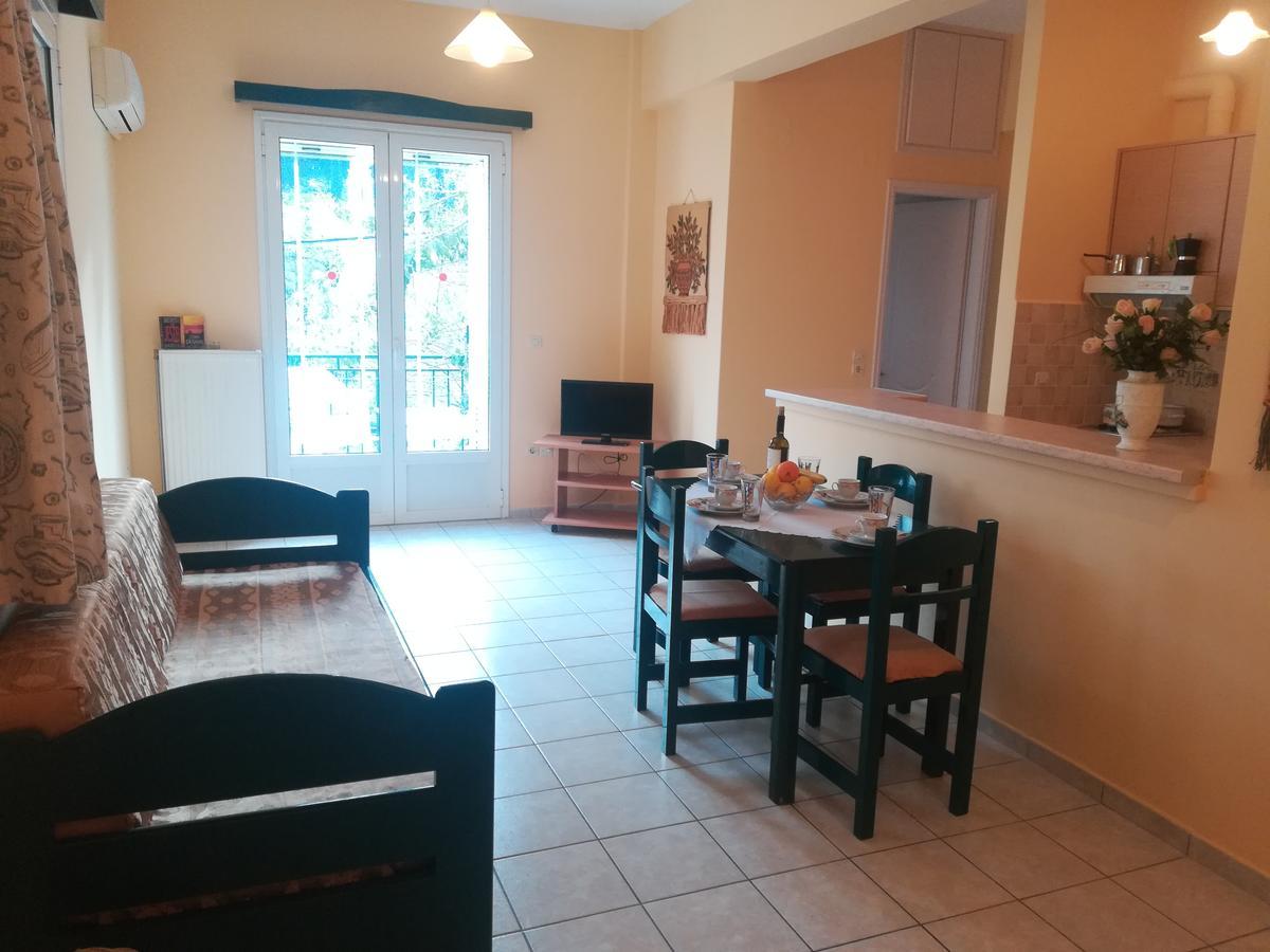 Konstantinos Apartments Agia Efimia Extérieur photo