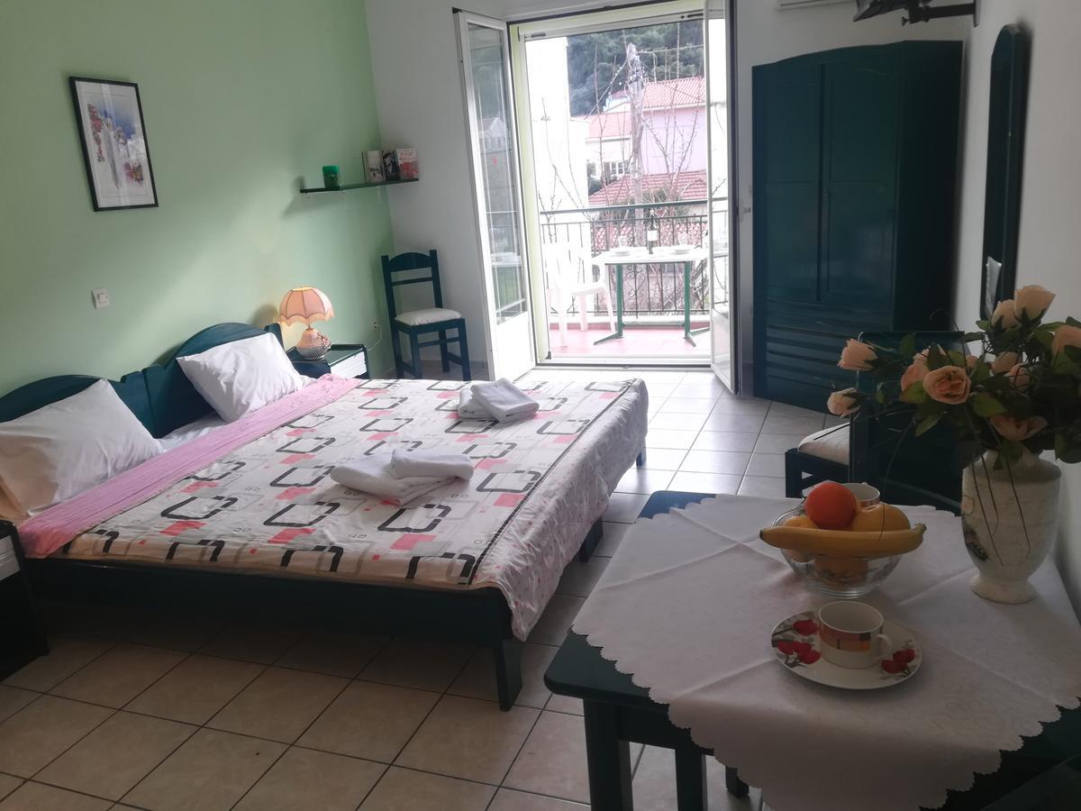 Konstantinos Apartments Agia Efimia Extérieur photo
