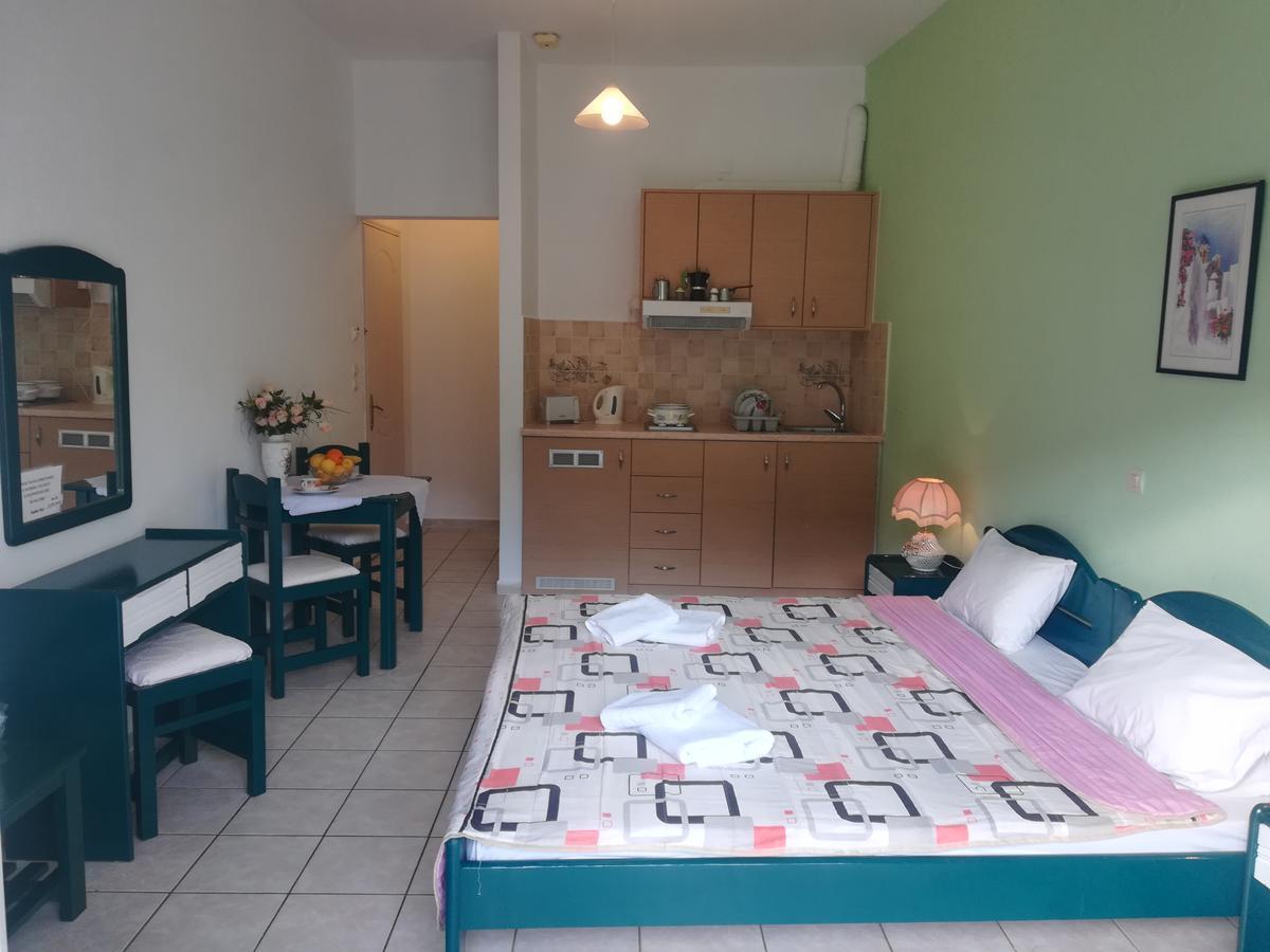 Konstantinos Apartments Agia Efimia Extérieur photo