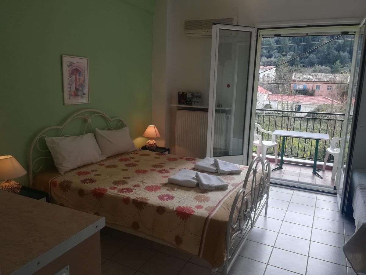Konstantinos Apartments Agia Efimia Extérieur photo