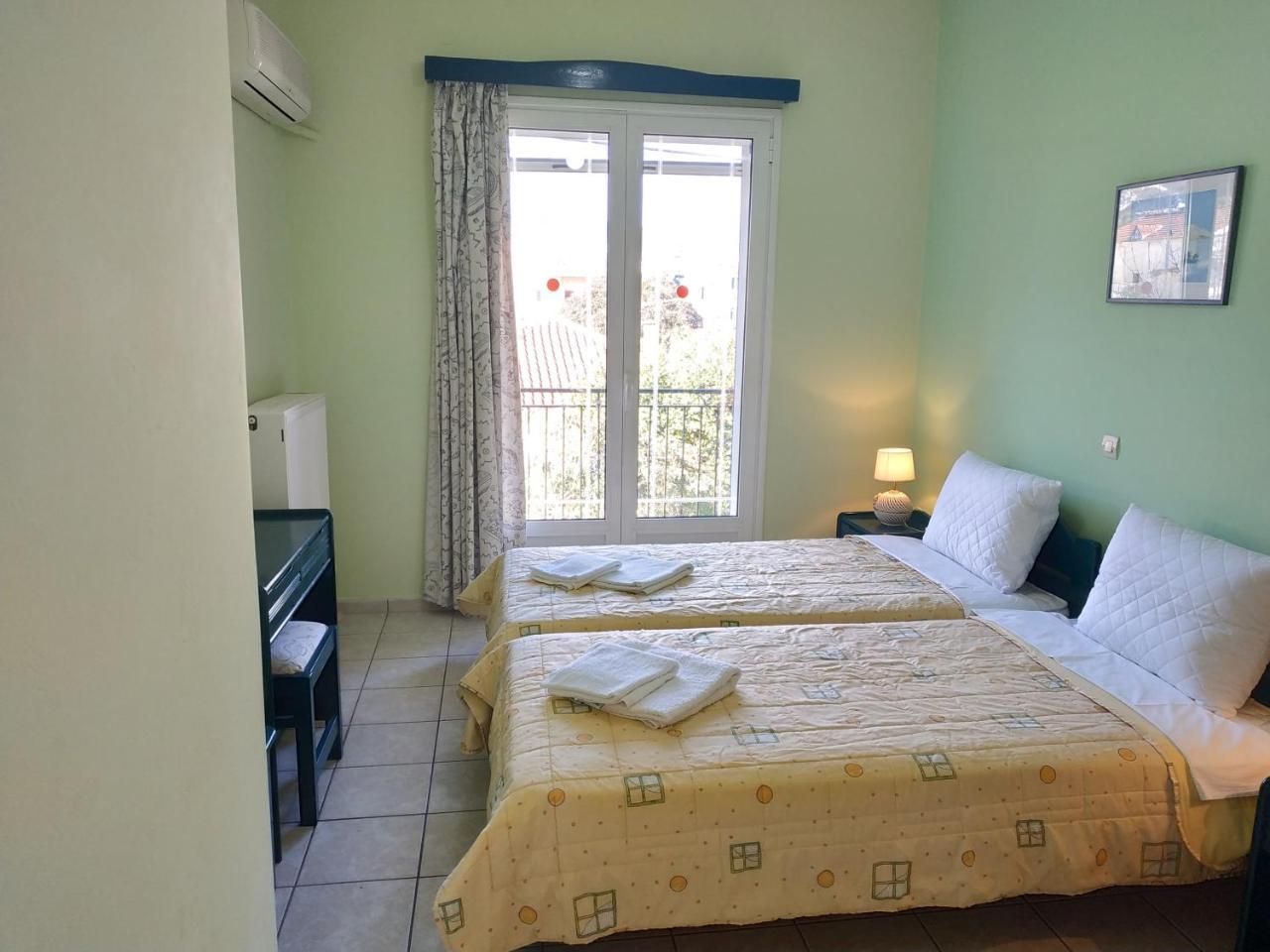 Konstantinos Apartments Agia Efimia Extérieur photo