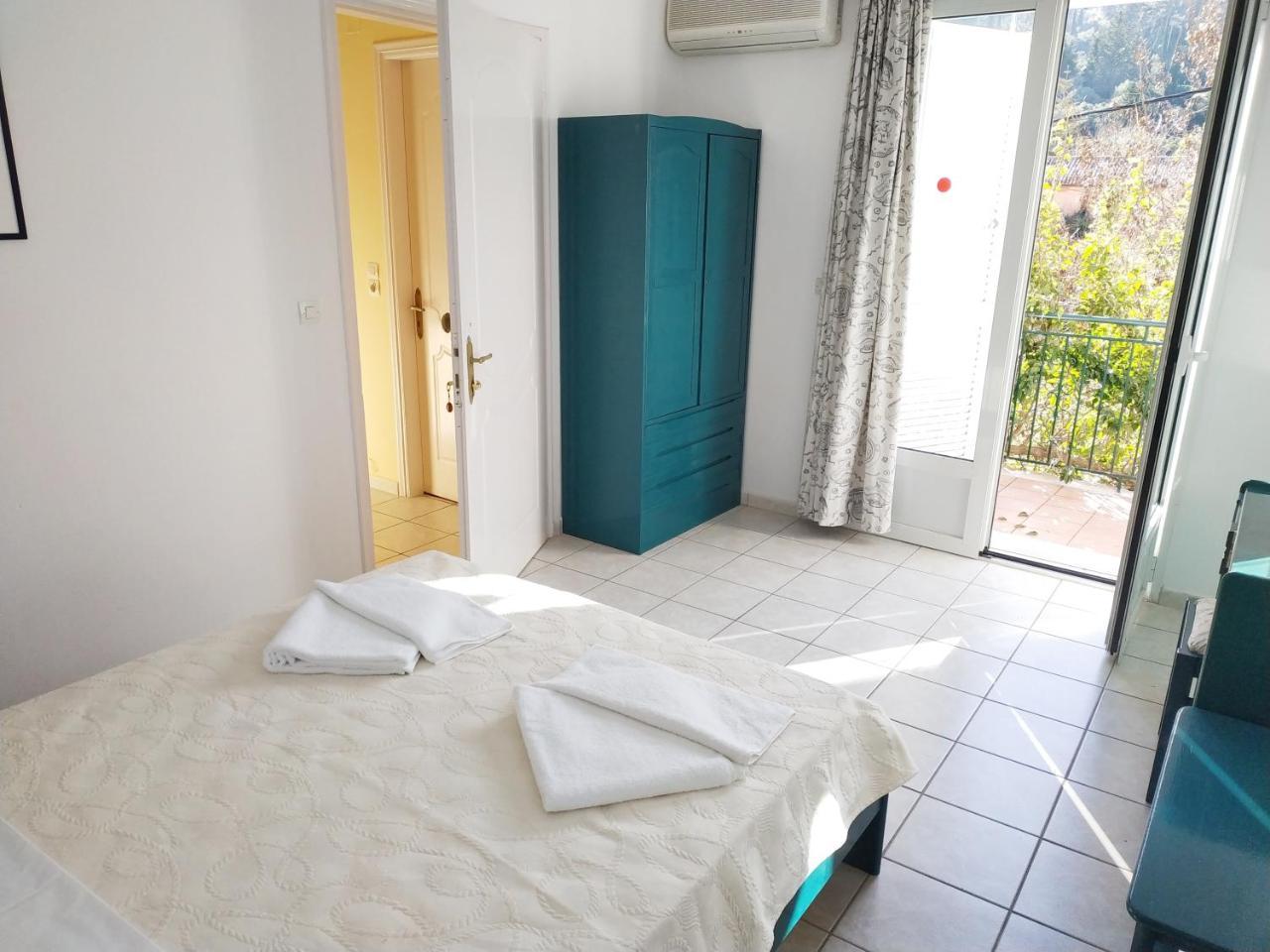 Konstantinos Apartments Agia Efimia Extérieur photo